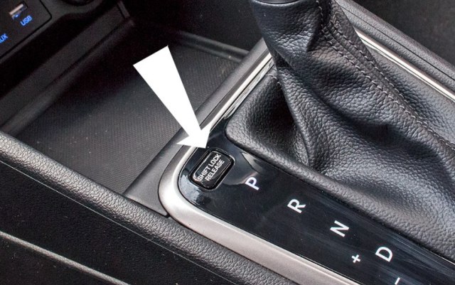 Bagaimana Cara Menggunakan Tombol Shift Lock Dengan Kunci Pahami Di Sini Astra Daihatsu