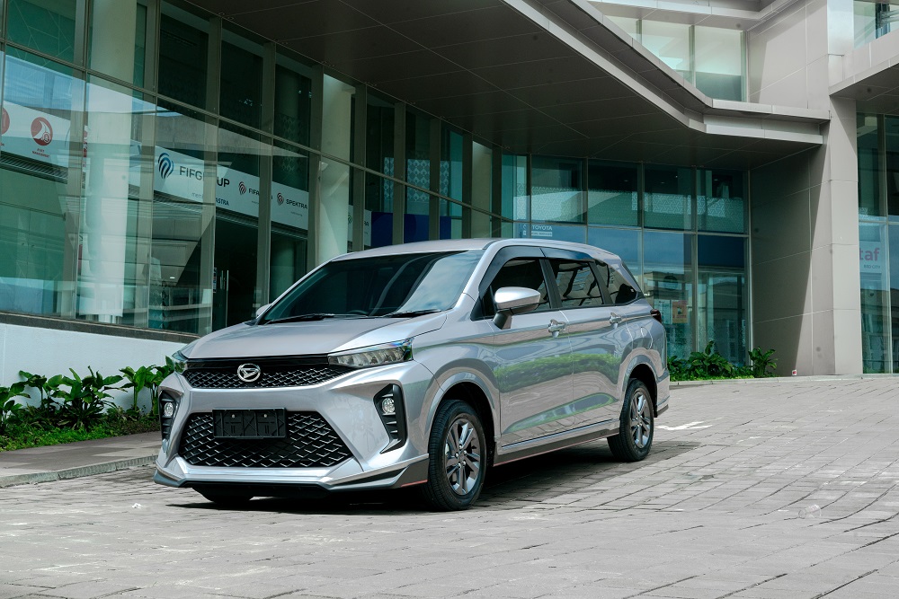 mobil listrik byd m6 di pameran otomotif